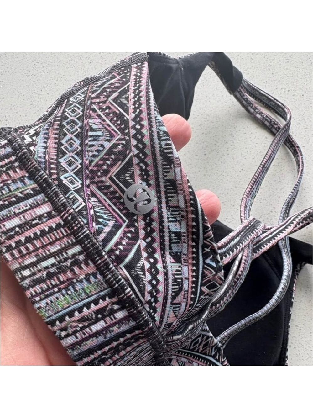 Lululemon Tribal Pace Energy Sports Bra with Black Straps - ladies Size 8